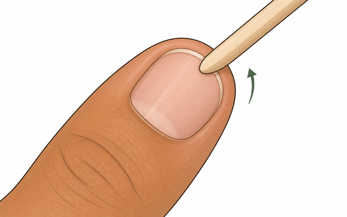 Nettoyer et d&eacute;graisser l'ongle avant une pose avec extension