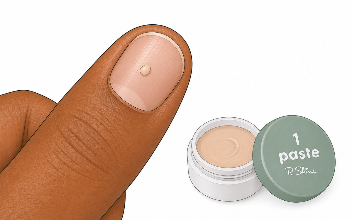 D&eacute;poser une petite quantit&eacute; de P&acirc;te P-Shine sur l'ongle propre