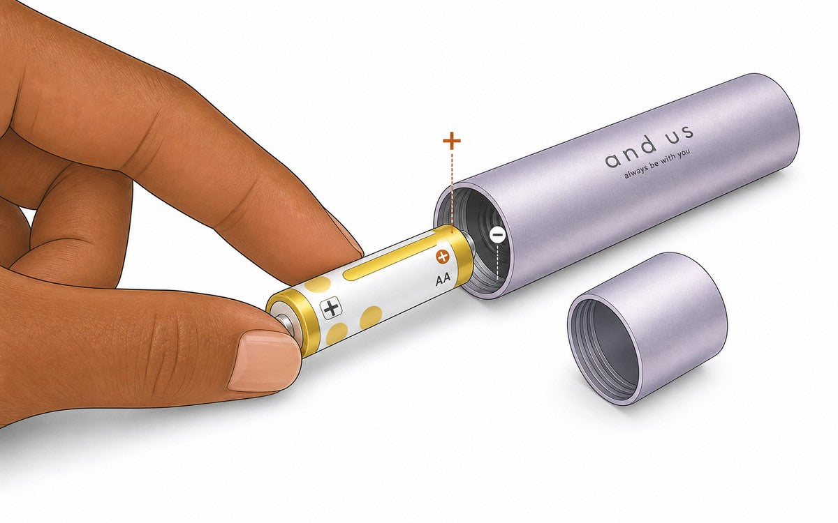 Ins&eacute;rer une pile dans le stick UV LED en respectant la polarit&eacute;